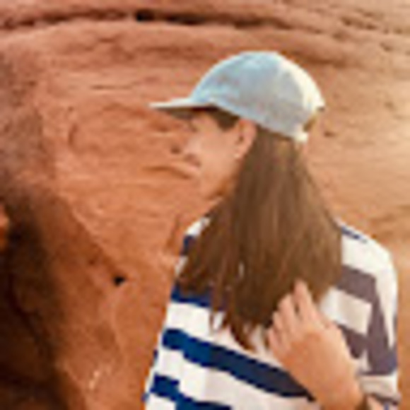 Meet your Posher, Myriam - Picture 1 of 1